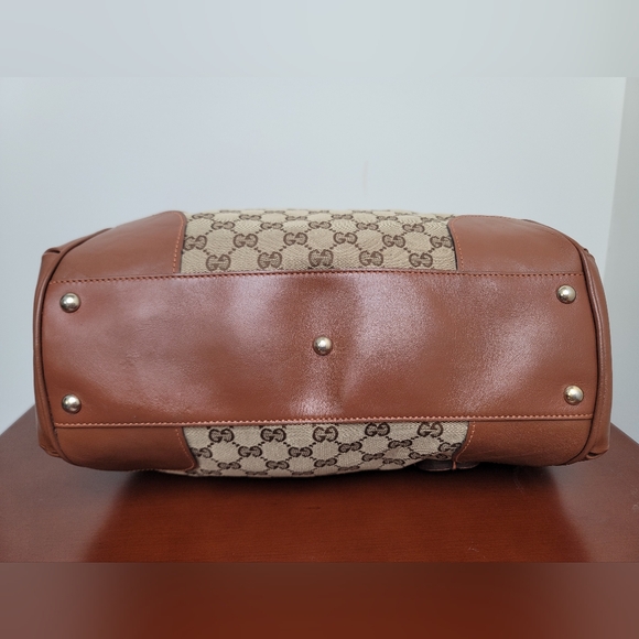Gucci Beige and Brown Logo Shoulder Bag - Picture 7 of 17